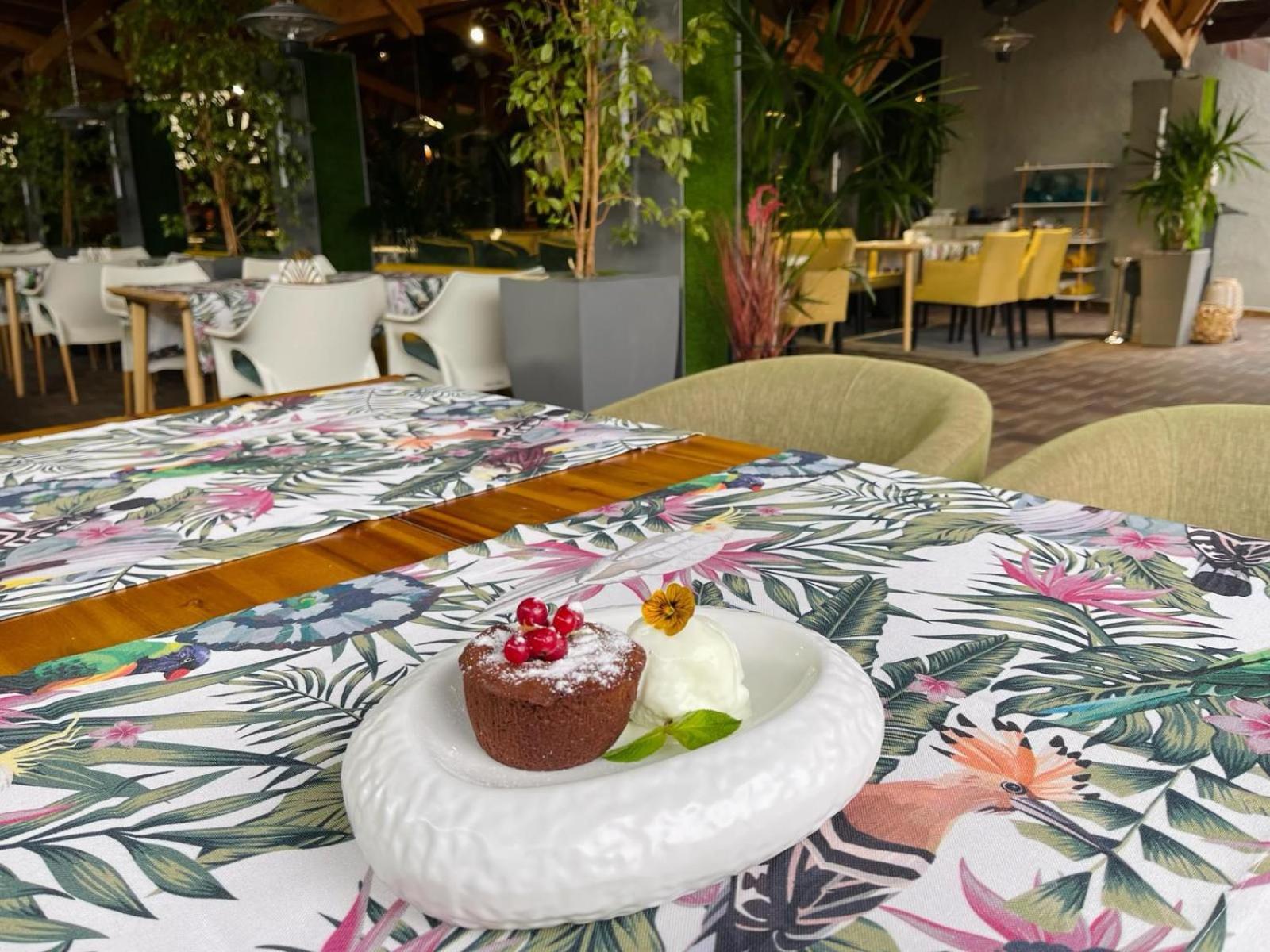 Hotel Brilliant Meses Zalău المظهر الخارجي الصورة
