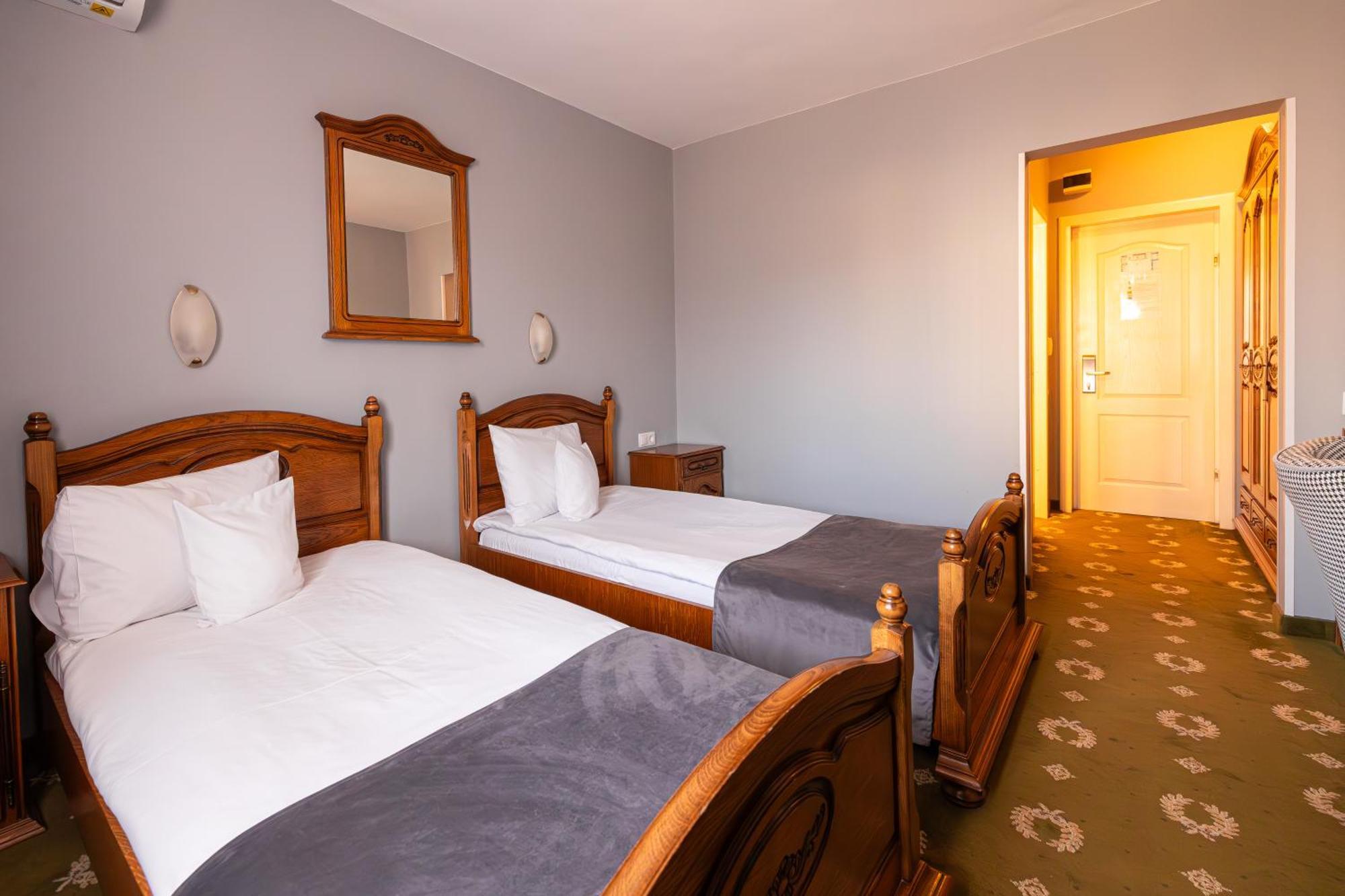Hotel Brilliant Meses Zalău المظهر الخارجي الصورة